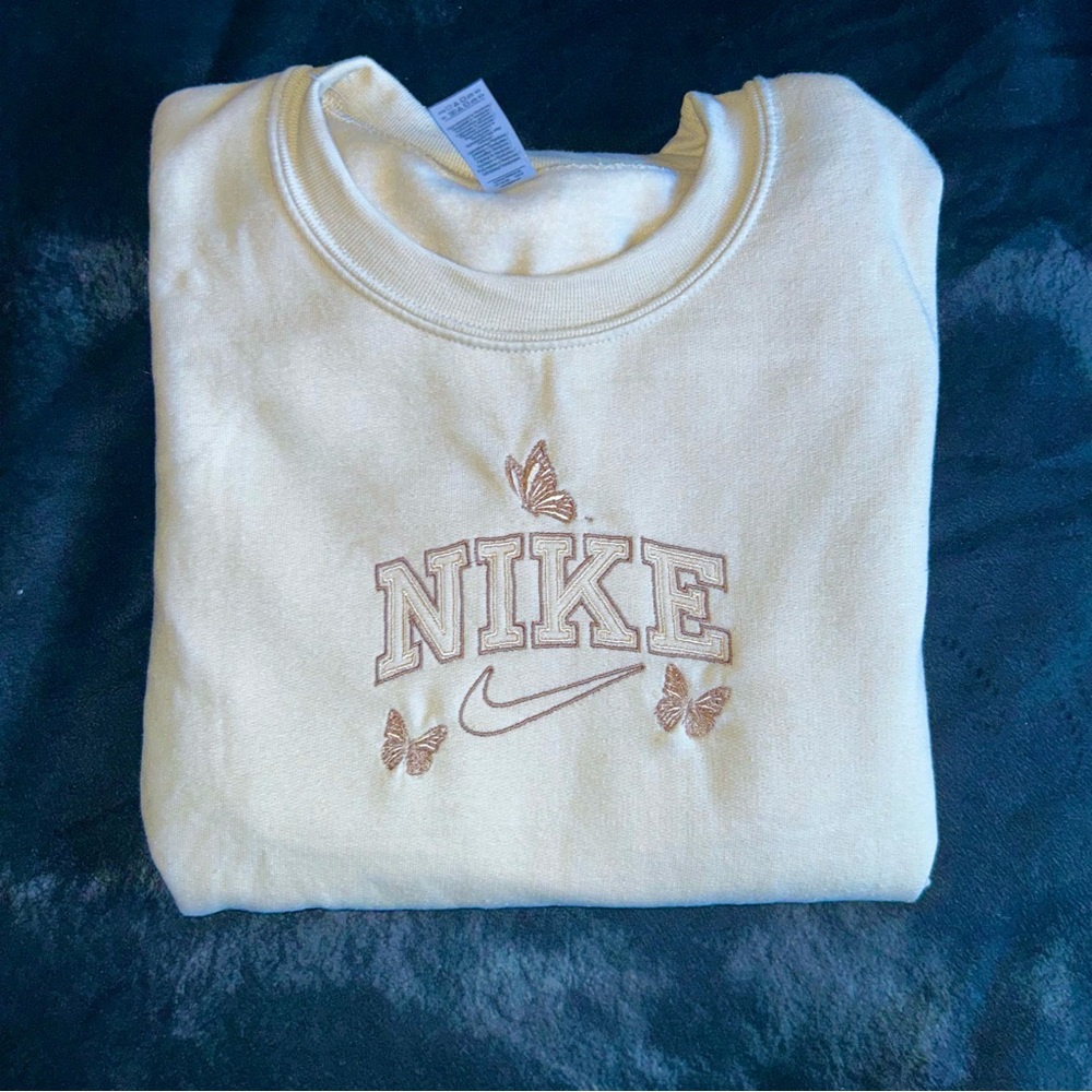 🤎 NIKE butterfly crewneck 🤎